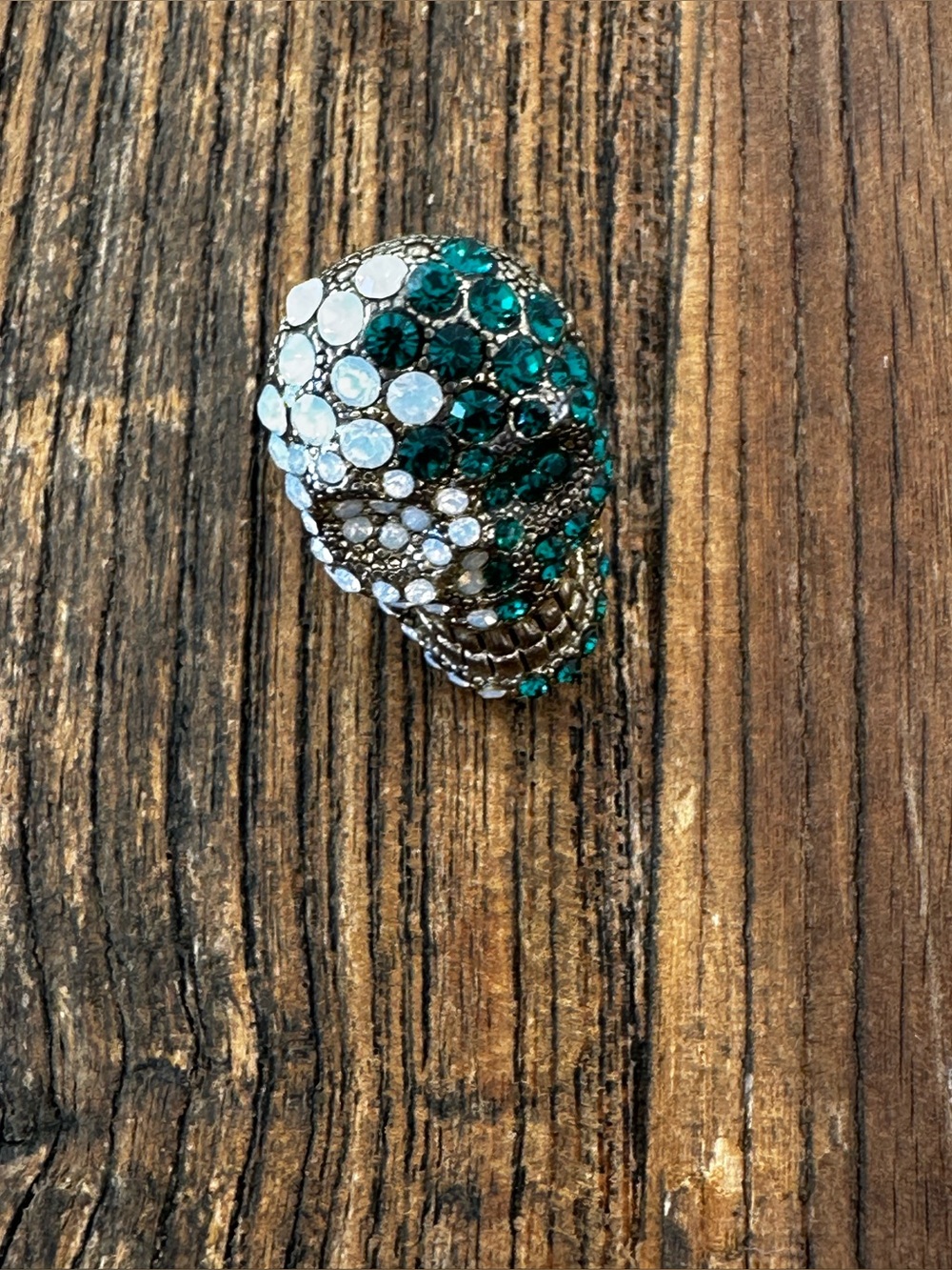 Crystal Skull Ring in White and Teal ring - Picture 5 of 6